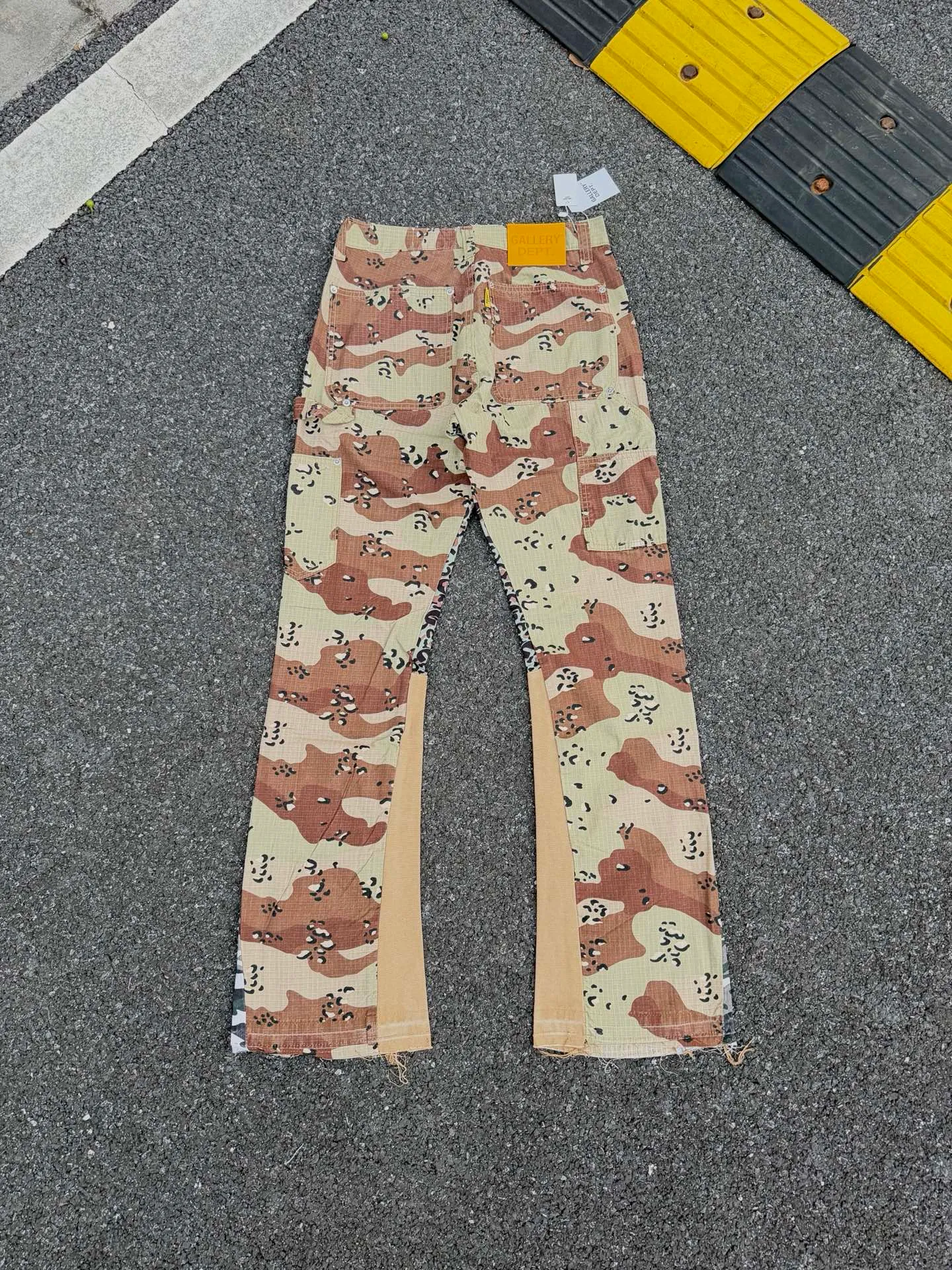 P250💰GA04 GALLERY DEPT. Desert camouflage spliced ​​overalls American high street loose multi-pocket micro-flare casual trousers Code number: 28 30 32 34 36